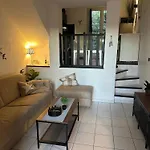 Mit Blick Auf Grimaud 코골렝