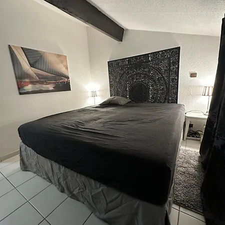 Mit Blick Auf Grimaud