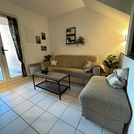 Mit Blick Auf Grimaud 코골렝