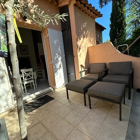 Mit Blick Auf Grimaud