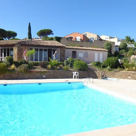 Mit Blick Auf Grimaud *